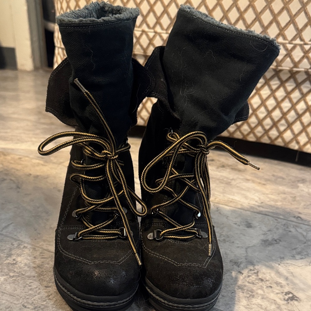 Awesome Diesel brand stacked heel “Charles” ankle boots